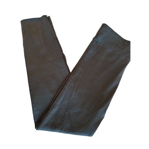 Fabletics Perforated High Waisted Leggings.. Seamless🩶 Charcoal Gray Size M - Picture 1 of 12